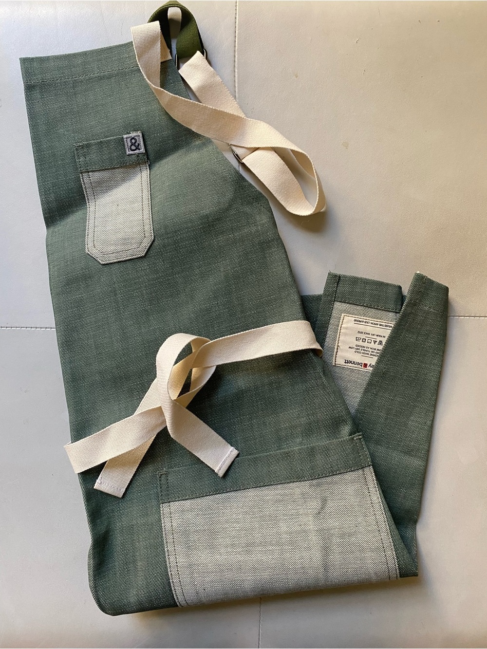 Hedley & Bennett Green Canvas Essential Apron with Cream Straps NWOT